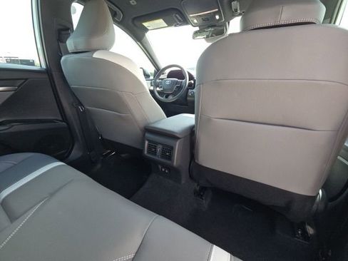 Used 2025 Toyota Camry SE image 17