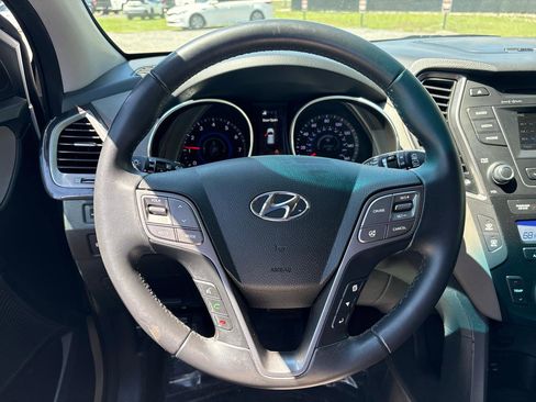 Used 2016 Hyundai Santa Fe Limited FWD image 11