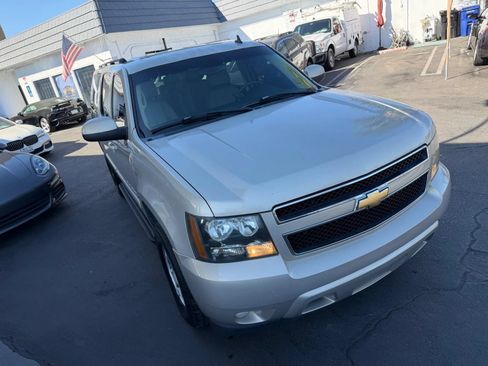 Used 2007 Chevrolet Suburban LT w/ LT Preferred Equipment Group AWD/4WD image 10