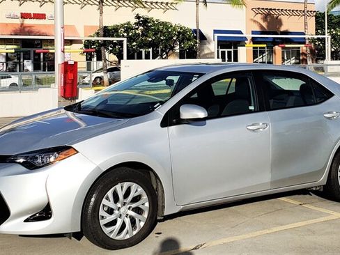 Used 2018 Toyota Corolla FWD image 1
