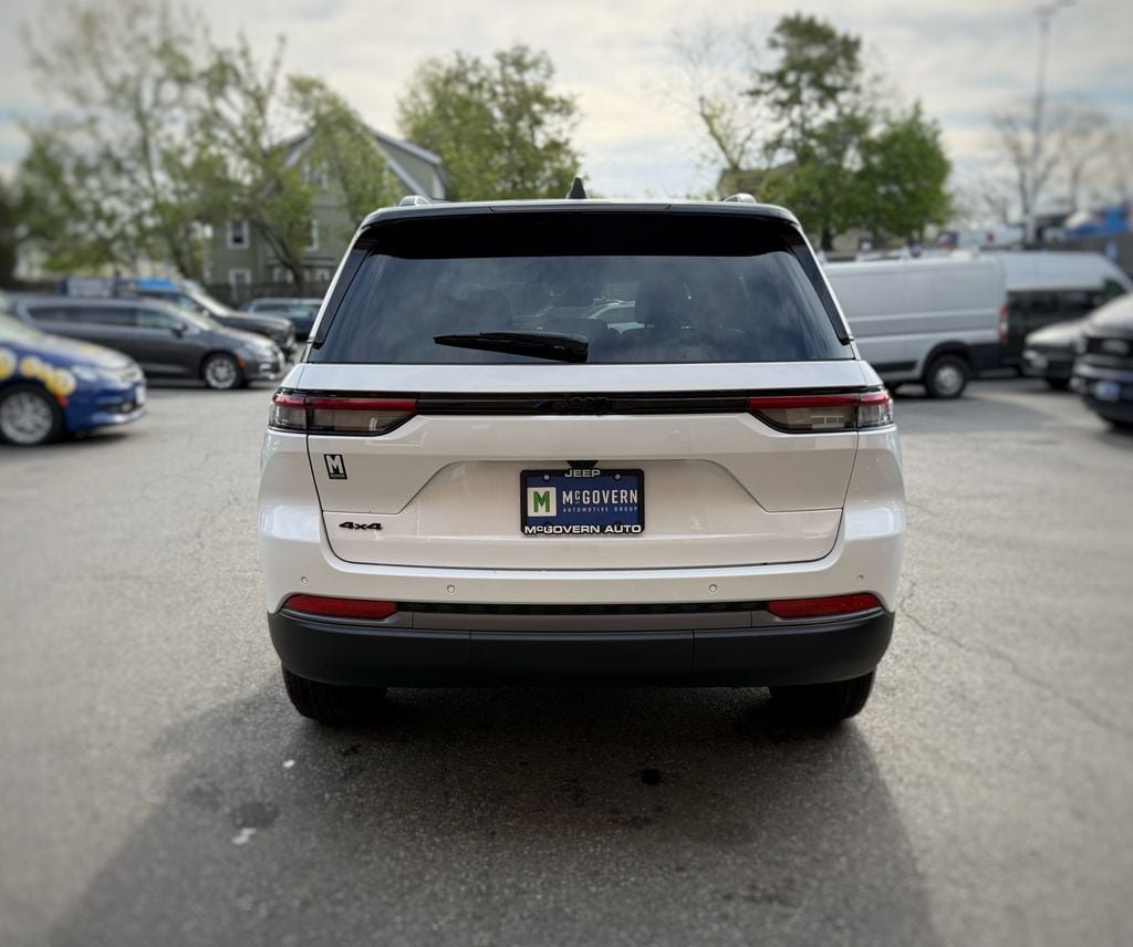 New 2026 Jeep Grand Cherokee Altitude AWD/4WD image 10