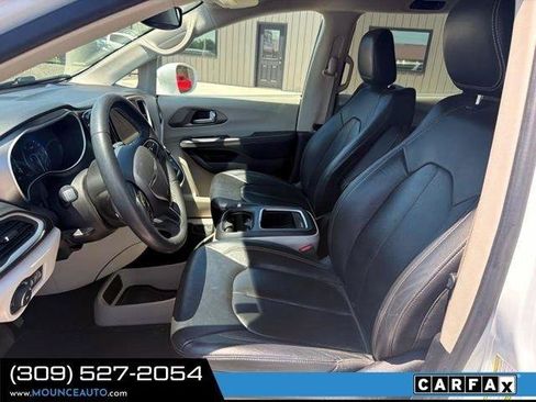 Used 2022 Chrysler Pacifica Touring-L FWD image 7
