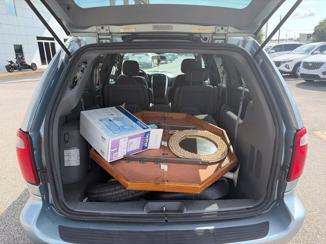 Used 2005 Chrysler Town & Country Touring FWD image 18