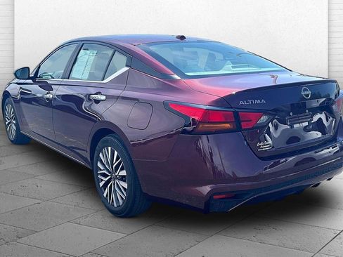 Used 2025 Nissan Altima 2.5 SV FWD image 11