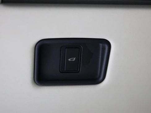 Used 2023 Land Rover Range Rover SE AWD/4WD image 18