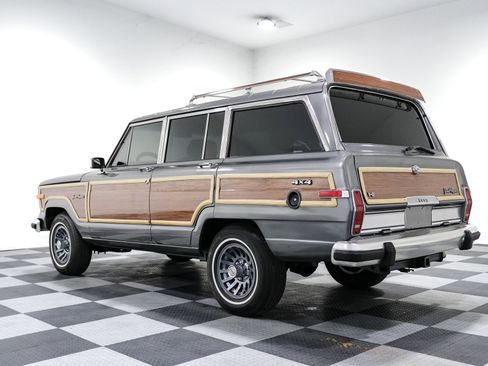 Used 1990 Jeep Grand Wagoneer image 5