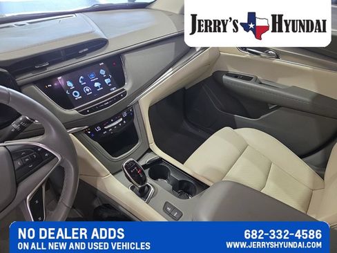 Used 2017 Cadillac XT5 Premium Luxury w/ LPO, Wheel Lock Package FWD image 12
