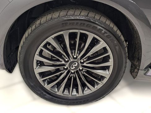 Used 2024 INFINITI QX80 Sensory AWD/4WD image 9