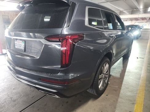 Used 2021 Cadillac XT6 Premium Luxury FWD image 2