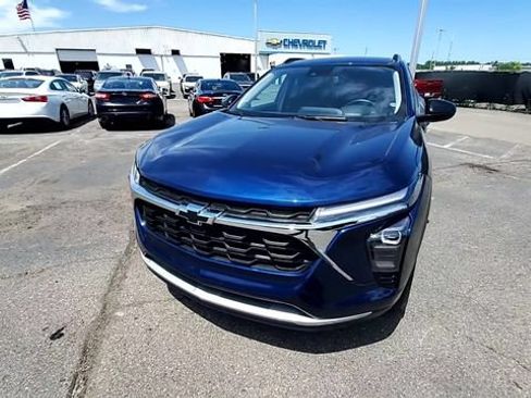 Certified 2024 Chevrolet Trax LT w/ Driver Confidence Package FWD image 3