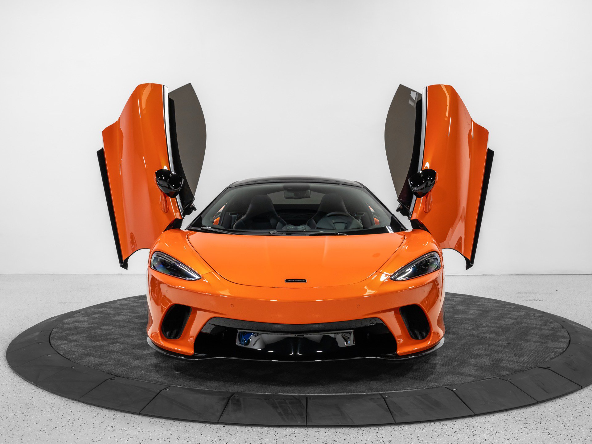 Used 2023 McLaren GT RWD image 13