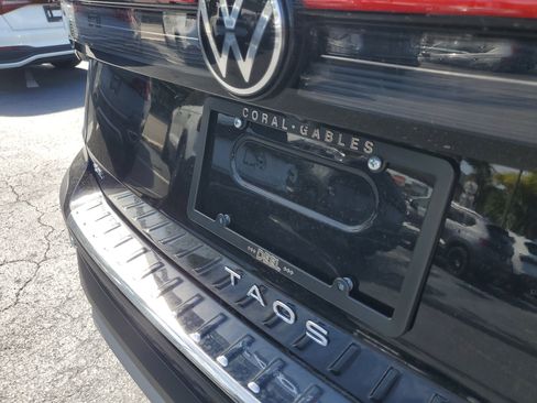 Used 2025 Volkswagen Taos SE w/ Panoramic Sunroof Package image 10