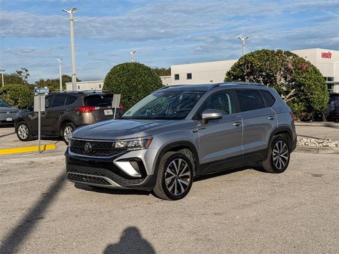 Certified 2023 Volkswagen Taos SE image 2