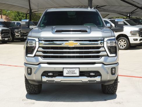 Used 2025 Chevrolet Silverado 2500 High Country w/ Technology Package AWD/4WD image 8