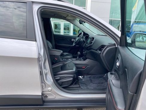 Used 2019 Jeep Cherokee Trailhawk w/ Cold Weather Group AWD/4WD image 34