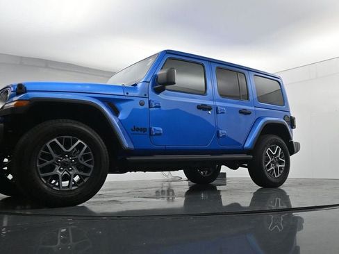 Used 2025 Jeep Wrangler Unlimited Sahara AWD/4WD image 34