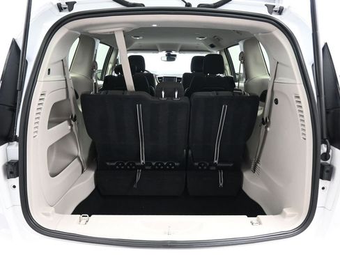 Used 2023 Chrysler Voyager LX image 56