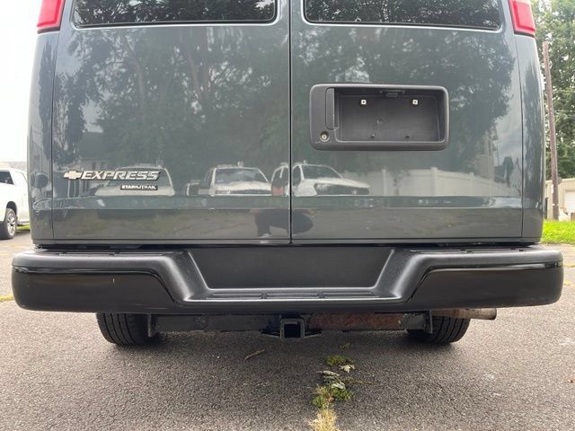Used 2014 Chevrolet Express 1500 RWD image 5