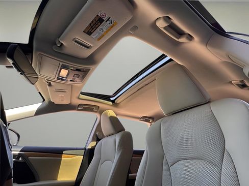 Used 2022 Lexus RX 350L Premium w/ Premium Package image 23