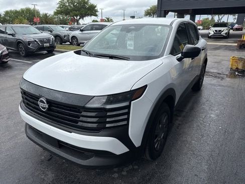 Used 2025 Nissan Kicks S image 2