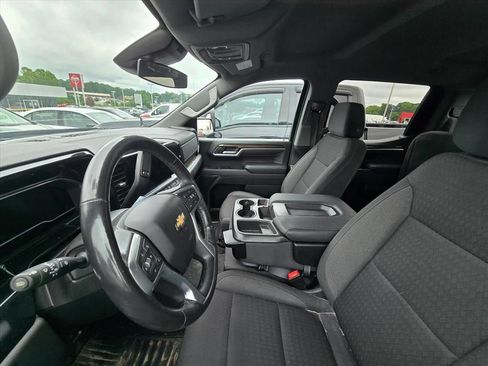 Used 2022 Chevrolet Silverado 1500 LT AWD/4WD image 4
