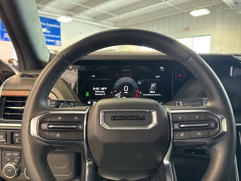 Used 2025 GMC Yukon XL Denali image 18