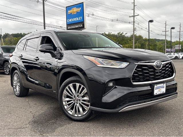 Used 2025 Toyota Highlander Platinum AWD/4WD image 1