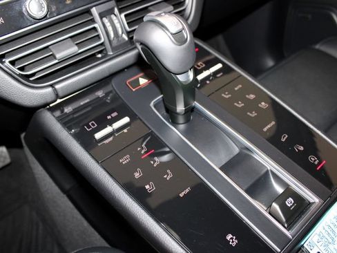 Certified 2023 Porsche Macan AWD/4WD image 14