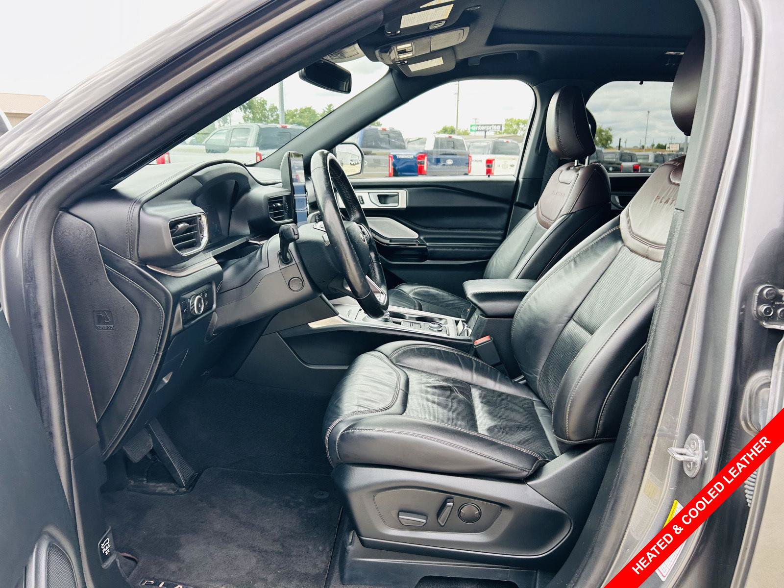 Used 2023 Ford Explorer Platinum w/ Technology Package AWD/4WD image 3