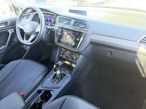 Certified 2024 Volkswagen Tiguan SE image 11
