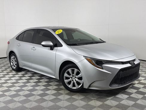 Used 2022 Toyota Corolla LE image 2