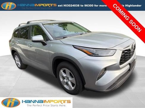 Used 2023 Toyota Highlander L image 1