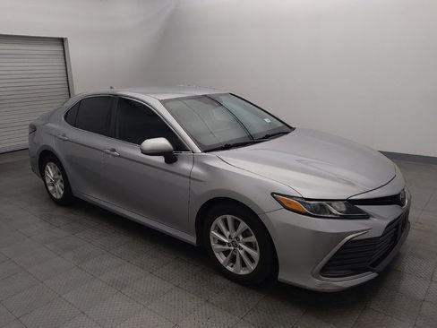 Used 2021 Toyota Camry LE image 11