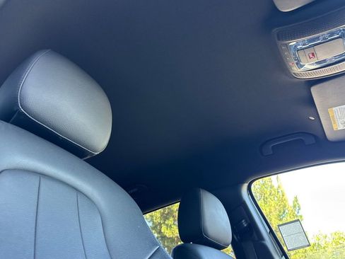 Used 2021 Mercedes-Benz GLB 250 4MATIC image 15