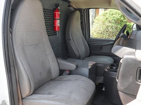 Used 2014 Chevrolet Express 2500 image 33