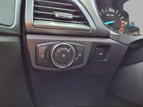 Used 2016 Ford Fusion SE FWD image 17