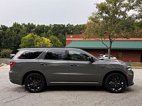 Used 2023 Dodge Durango R/T w/ Hemi Orange Plus Package RWD image 4