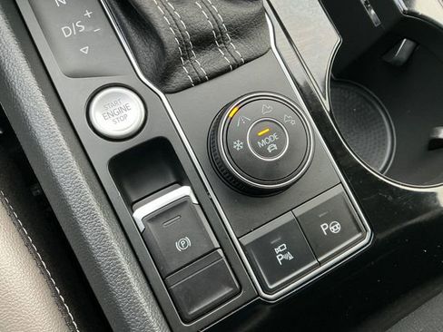 Used 2022 Volkswagen Atlas SEL Premium image 19