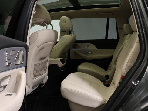 Certified 2023 Mercedes-Benz GLS 450 4MATIC image 44