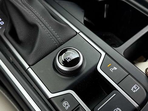 Used 2024 Kia Sorento S FWD image 7