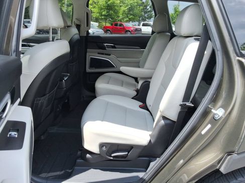 Used 2020 Kia Telluride S FWD image 18