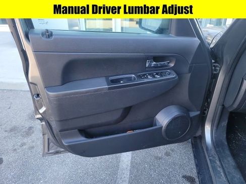 Used 2012 Jeep Liberty Sport image 9