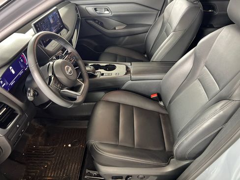 Used 2024 Nissan Rogue SL w/ SL Premium Package FWD image 4