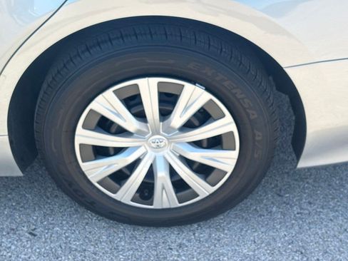Used 2018 Toyota Camry LE FWD image 12
