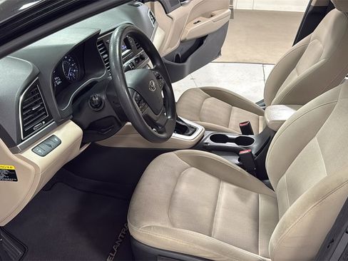 Used 2017 Hyundai Elantra SE w/ Cargo Package image 12