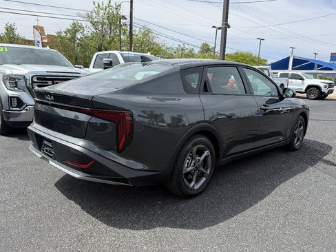 Used 2025 Kia K4 LXS image 5