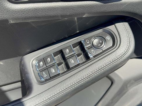 Used 2022 Porsche Macan w/ Premium Package Plus AWD/4WD image 24