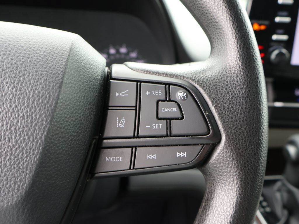 Used 2024 Toyota Sienna LE FWD image 26