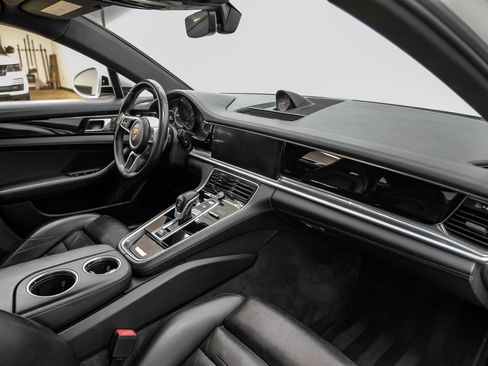 Used 2019 Porsche Panamera 4 image 9