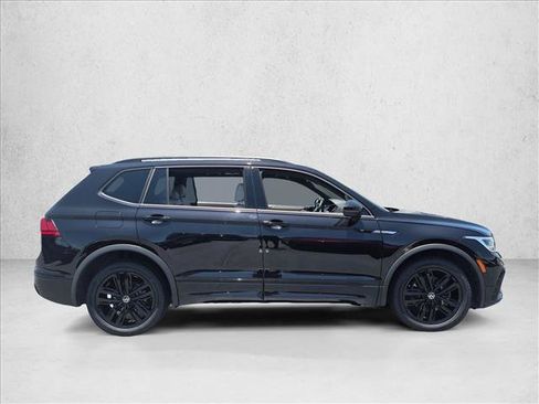Used 2022 Volkswagen Tiguan SE R-Line FWD image 4